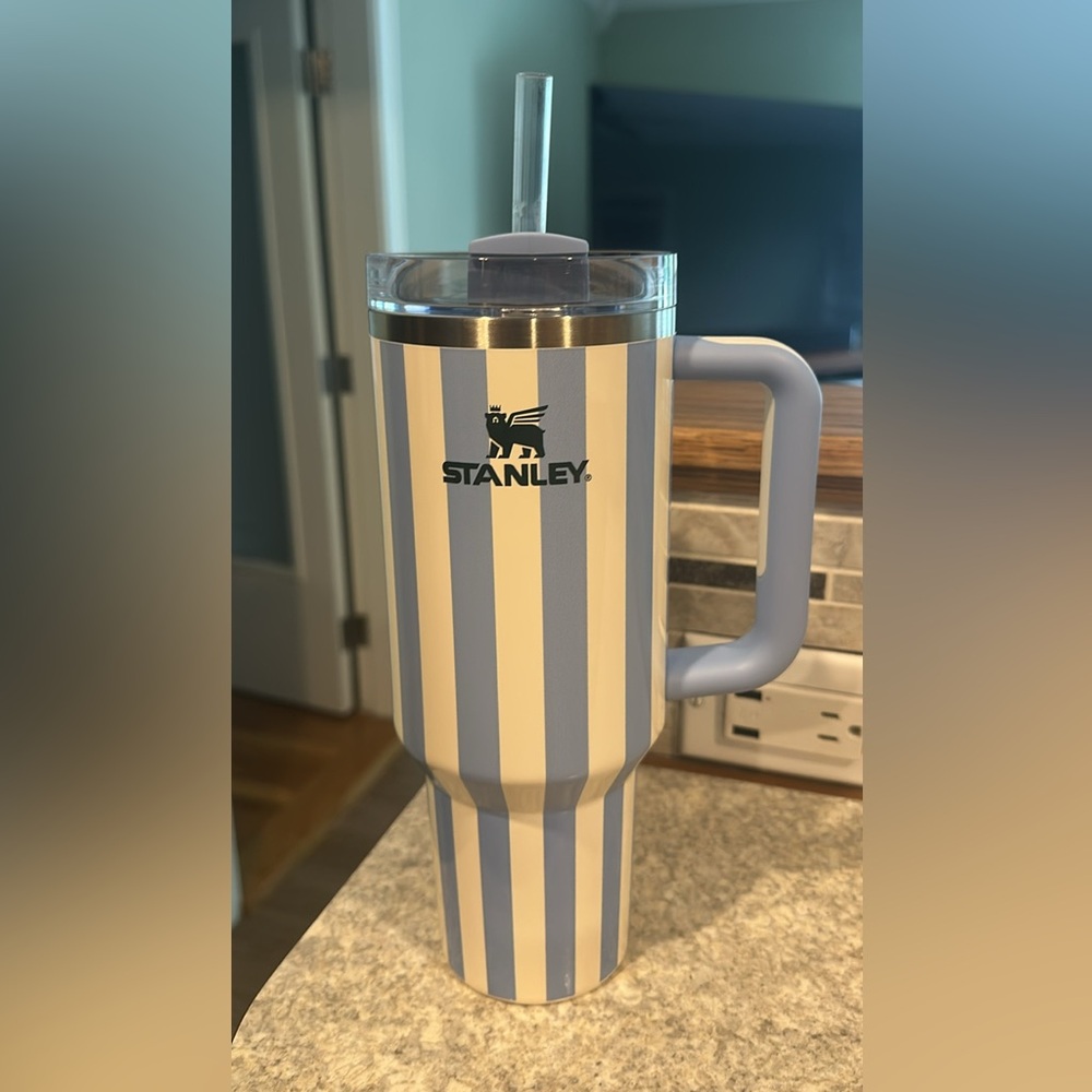 Stanley Adventure Quencher 2.0 40 oz Blue and White Striped Brand New Condition